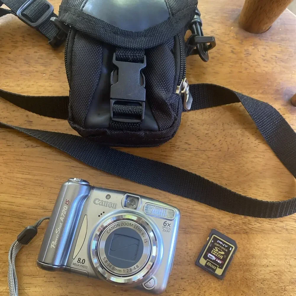 Canon PowerShot A720 IS 8MP Digital Camera 6x Optical Zoom w/8GB Card